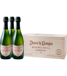 Más sobre Caja clásica con 3 botellas Juvé &amp; Camps Reserva de la Familia 